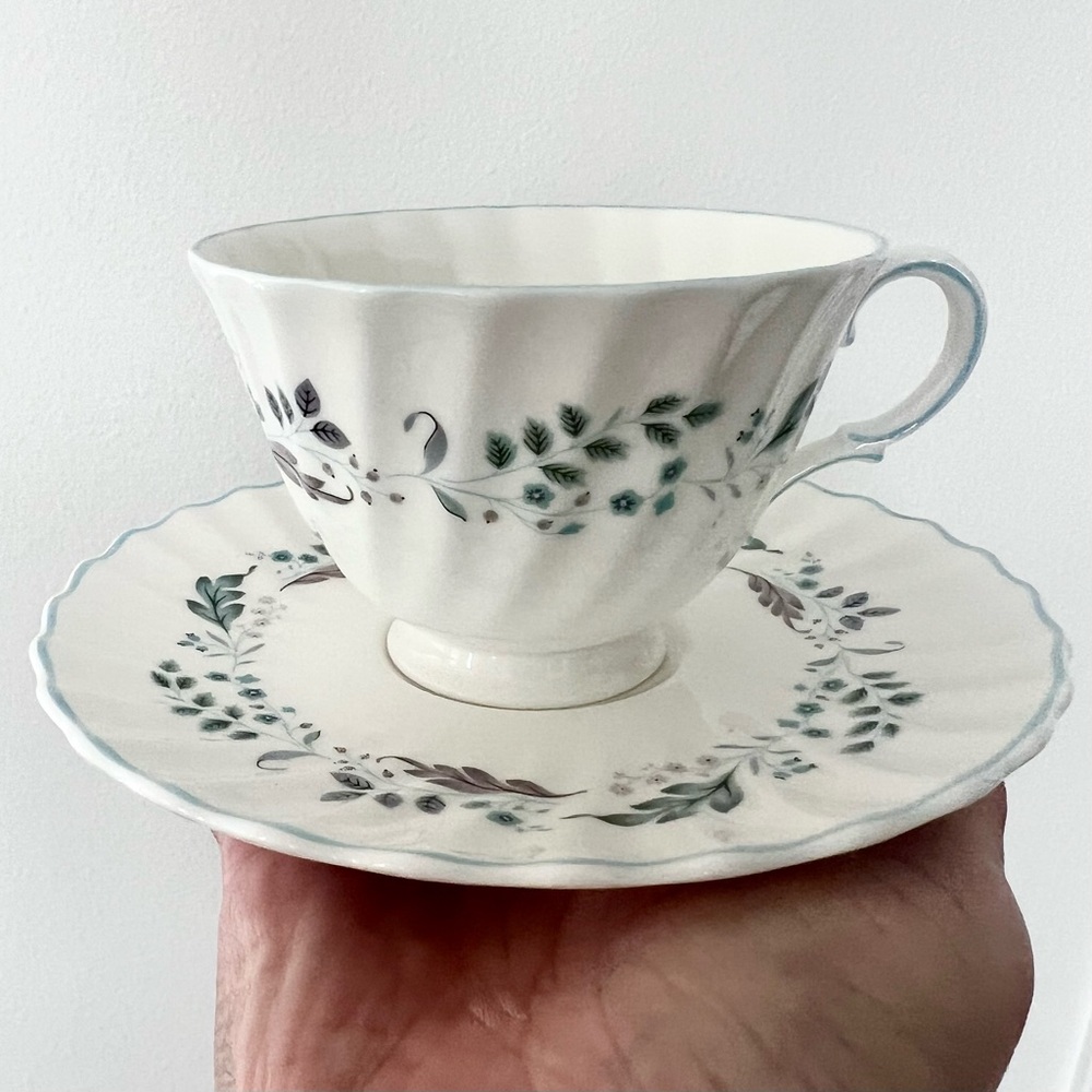Royal Doulton Glen Auldyn 25 PCs Tea Set - Teapot, 6 X Cups, 6 X Saucers H4959 - Picture 2 of 9